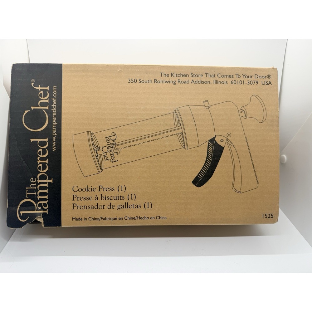 The Pampered Chef 1525 Cookie Press with 16 Discs - White New With Original Box